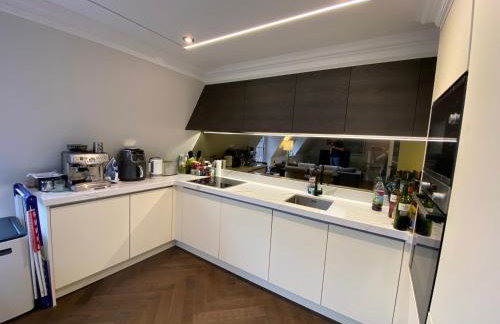 Beautiful Penthouse in centre of Winchester - Photo 2