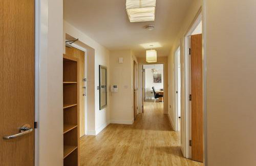 ShortstayMK Vizion apartments, with free superfast wi-fi, parking - Foto 104