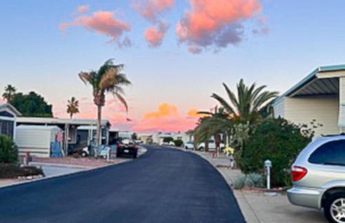 Pools and Pickleball! Dog-Friendly Home in Surprise - Foto 31