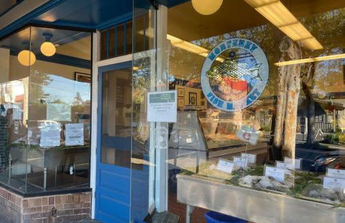 Garden Oasis Cozy Home Near Bart Shop with Parking - Photo 58