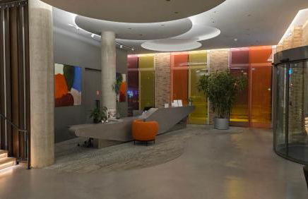 Business suite with skyline view with parking space - Foto 15