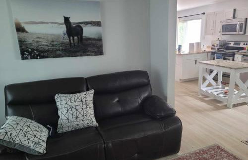 Spacious 4BR Home w Pool • Family Friendly - Foto 10