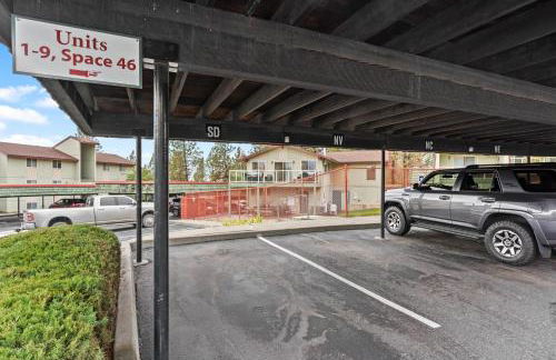 Modern Amenities Gas Fireplace Central Location - Foto 25