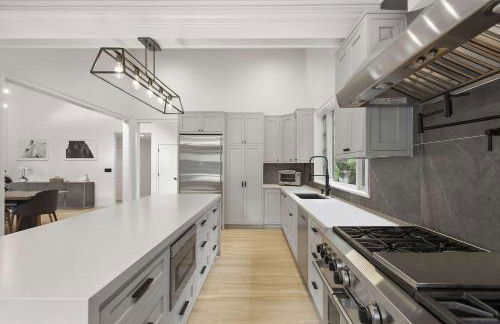 Wainscott Woods by Rove Travel - Luxe Estate with Pool - Foto 11