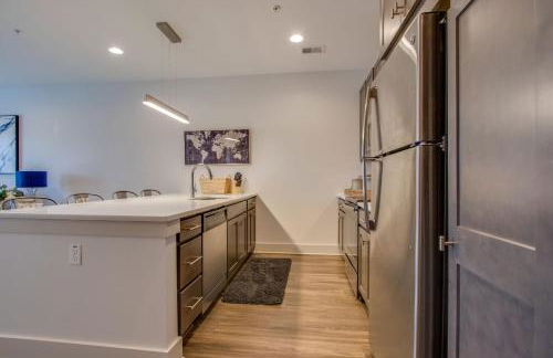 New East Nash - King Bed Short Drive to Dwntwn - Foto 13