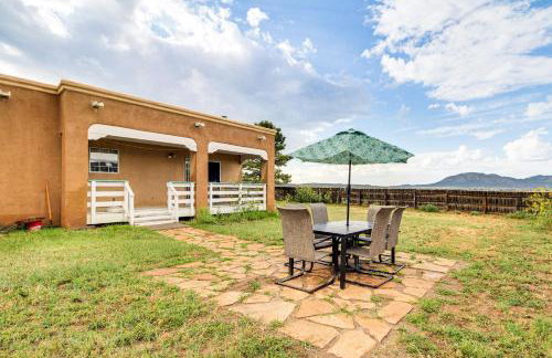 Hiking Nearby! Mountain-View Home Outside ABQ - Foto 2