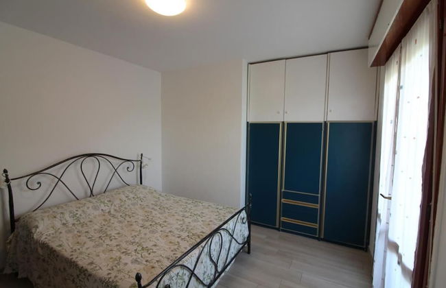 Elegant Retreat With Pool View - Photo 2