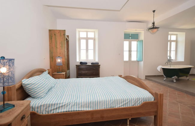 Elegant Loule Mansion With Pool - Photo 4