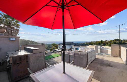 Oceanview Luxe Retreat with Rooftop - Foto 40