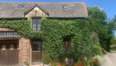 Countryside Retreat in Brittany 2 Bedrooms Sleeps 4 Pet Friendly Heated Swimming Pool Free Wifi - Foto 3