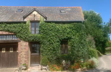 Countryside Retreat in Brittany 2 Bedrooms Sleeps 4 Pet Friendly Heated Swimming Pool Free Wifi - Foto 3