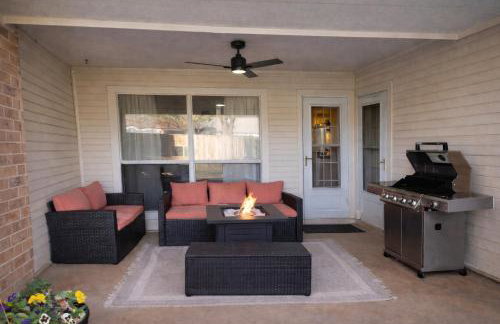 DFW Family Fun Retreat Game Room Pool Table Air Hockey Arcade Work Space Grill BBQ Firepit - Foto 2