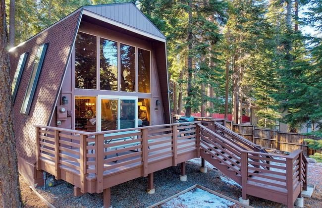 Lundy Bearden Serene Tahoe Retreat With Deck, Fireplace, and Forest Views - Foto 40
