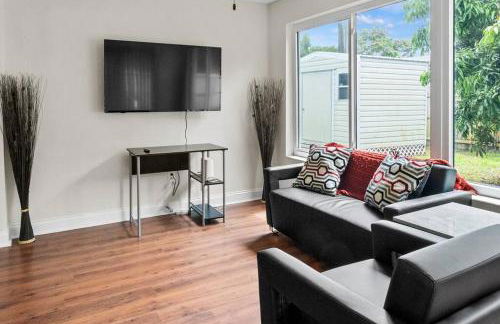 Stadium Sunflower Miramar home, 3 bd, 2 ba - Photo 17