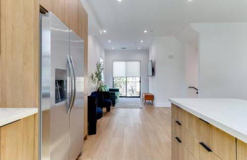 Modern Luxe Retreat 3-Bedroom #3 - Photo 22