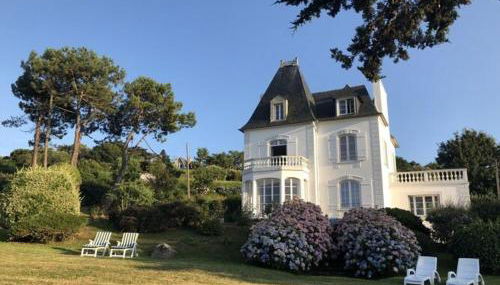 Villa in Primel with Sea View and Beach Access - Photo 2