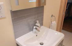 London Luxury 3 bedroom flat, 2 bathrooms, Living Room, free parking, 4 mins to station, garden - Foto 71