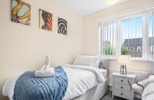 Group-Friendly 3BR Near Dudley + Parking - Foto 16