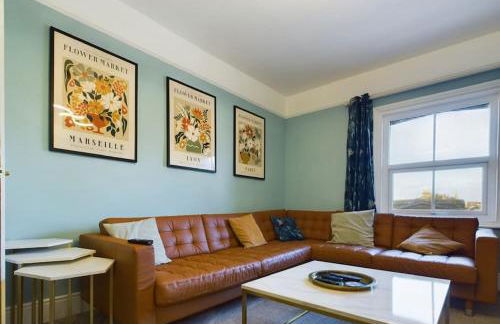 Central Eastbourne Escape with Rooftop Jacuzzi - Foto 10