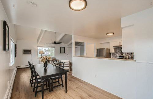 Natural Light, High-Vaulted Ceilings Apartment and Garage - Foto 5