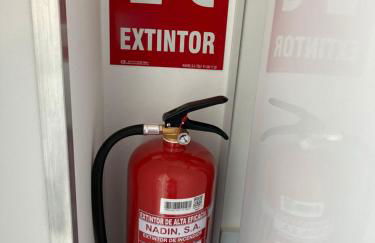 La Manga km 0, pisos estudios - planta baja - 100m de la playa - studio flats - ground floor - 100m from the beach, cada con bicis & tabla SUP, piscina & pádel & tenis & más - each with bikes & SUP board, pool & paddle & tennis & more - Foto 17