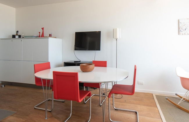 Beautiful Apartment With sea View - Photo 18