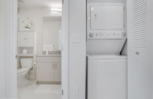 Beachside Bliss, 1BR Condo with Pool at Dania Beach - Foto 17