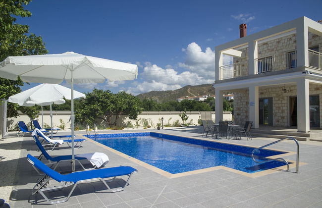 Stunning new Beach Front Villa,1st Line to the Beach, Large Pool, Wonderful Area - Foto 65