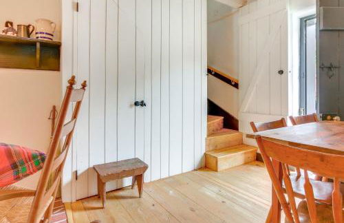 Historical Thurmont Escape with Furnished Deck! - Photo 10