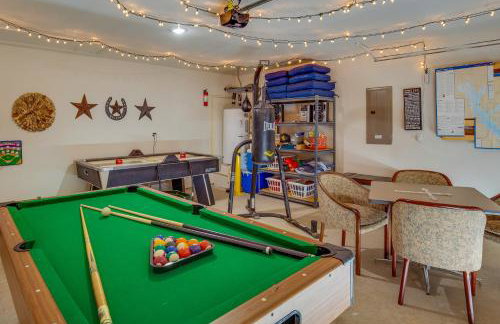 Game Room and Walk to Beach Gun Barrel City Gem! - Foto 21