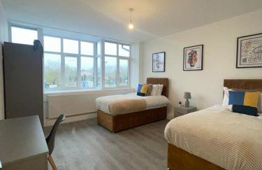 The Felix Apartments - 2 Bedrooms - WIFI - FREE Parking - Photo 10