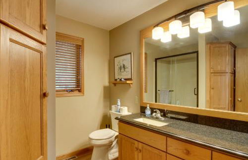 Sandy Beach Family Getaway with Fire Pit and Deck! - Foto 18