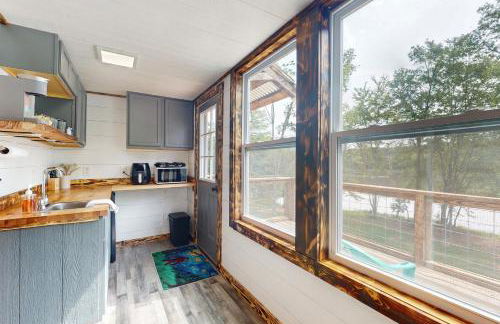 Family Fun! Riverside Home with Fire Pit - Foto 9