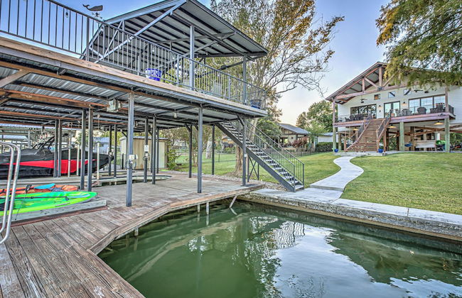 Immaculate Waterfront Home for 16 w/ Private Dock! - Foto 59