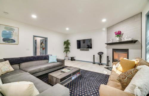 Game Room and Home Theater! Immaculate Poconos Lodge - Foto 7