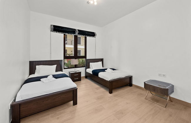 La Mer La Cote Bldg 2bdrms and Pool - Photo 3