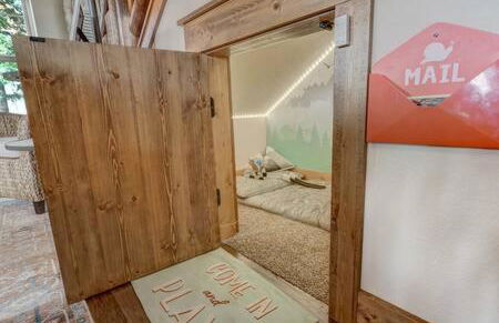 Cabin~Views~Heart of Town~W&D~Fireplace~Kitchen - Foto 11