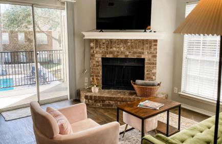 Pool View Escape - Near Shops & Dining - Foto 2