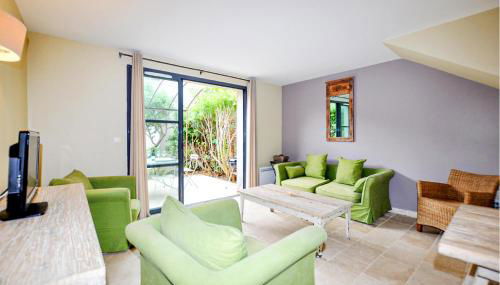 2 Bedroom Awesome Home In Saint-Laurent-De-La-Ca - Foto 3