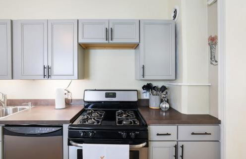 Spacious Broadway Home Downtown Western Modern Charm with parking - Photo 43