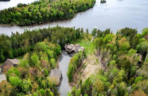 Secluded Cabin with Fireplace and Games in Lily Bay Township, Maine - Foto 9