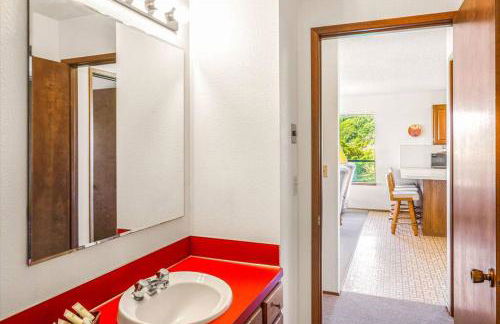 Waterfront Condo right on the Pacific Ocean - Photo 22