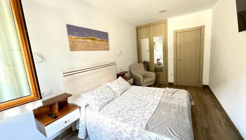 Apartamentos Valbuena - Photo 5, wardrobe