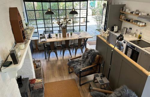 The Hat Works - Photo 1