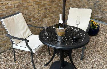 Stansted Airport Stay, Parking and Luxury Suite - Foto 15