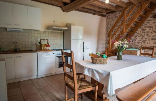 Gîte de charme rénové avec cheminée, terrasse et proche randonnées - Capacité 13 pers. - FR-1-410-179 - Foto 11