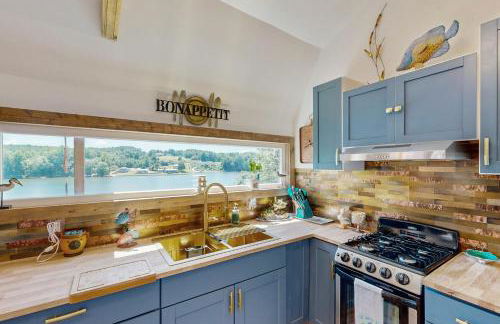 Hot Tub and Fire Pit Lakeside Getaway, Dogs Welcome - Foto 9