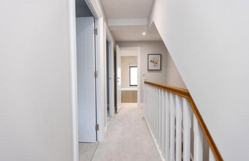 New, modern 4 bed, 3 bath house ,free parking - Foto 18