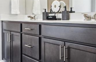 Family-Friendly 4BR Home with BBQ & Free Parking - Foto 16