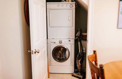 Cozy Cottage - Walk to Campus, Stadium, Downtown - Foto 39